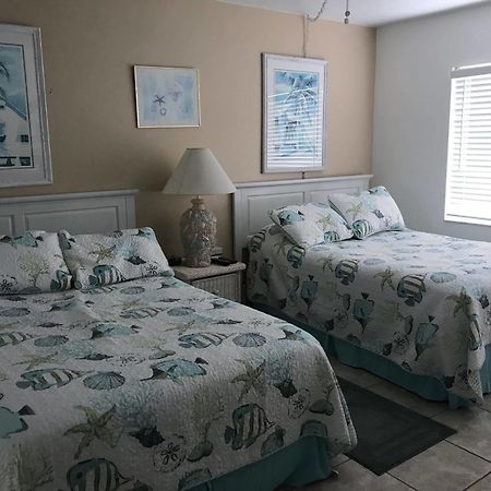 Coconuts Beach Resort Anna Maria Exterior photo